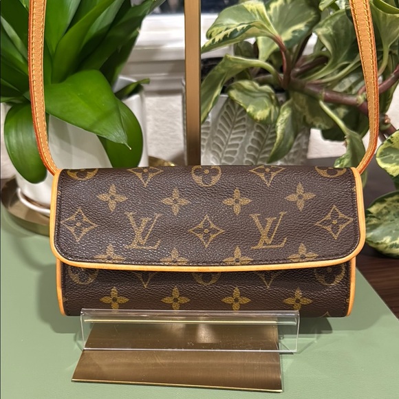Louis Vuitton Twin PM Monogram Pochette Clutch Shoulder Bag - Picture 1 of 12